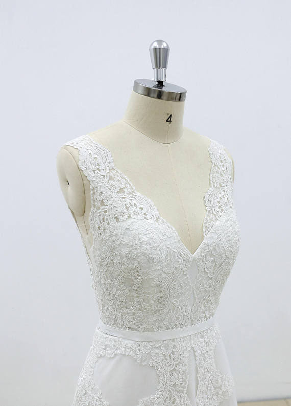 Hot Selling Gorgeous V-neck Lace Sleeveless Wedding Dresses with train, WD0367