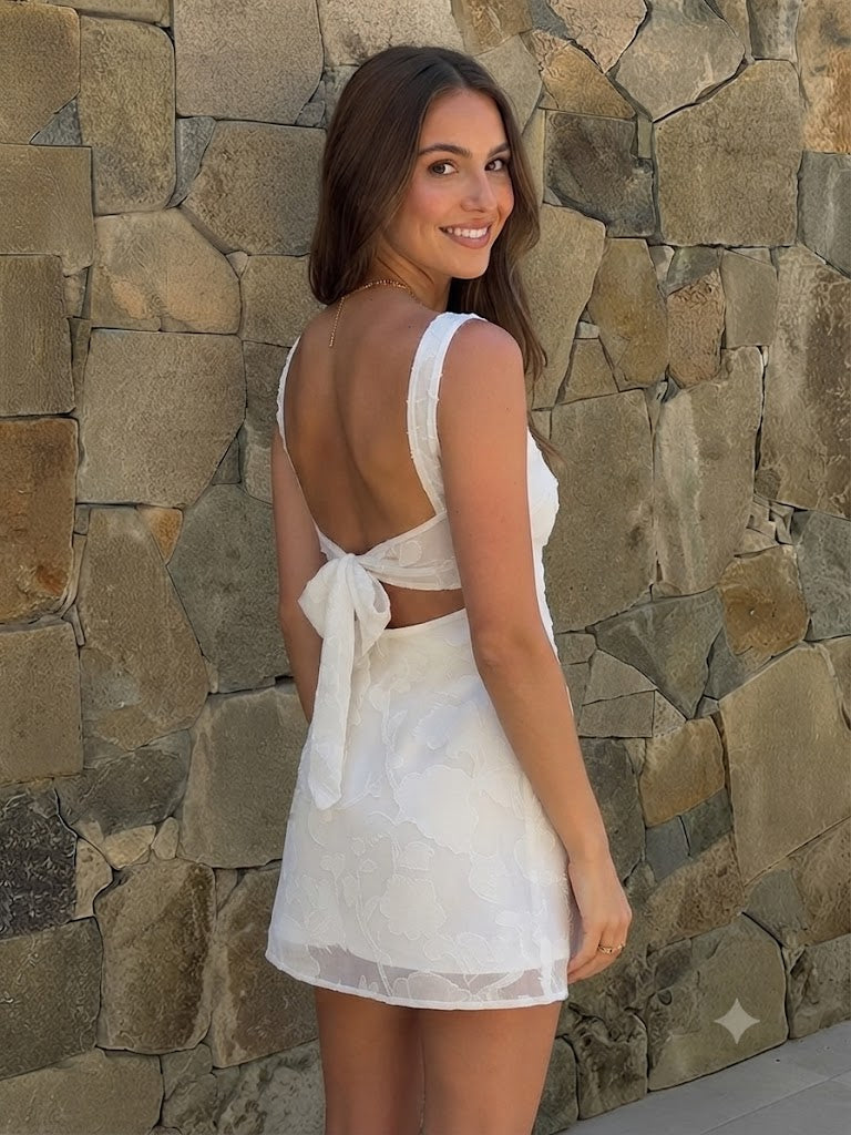 Sexy Sweetheart Neck Bodycon White Short Homecoming Dress with Textured Brocade,HD1335