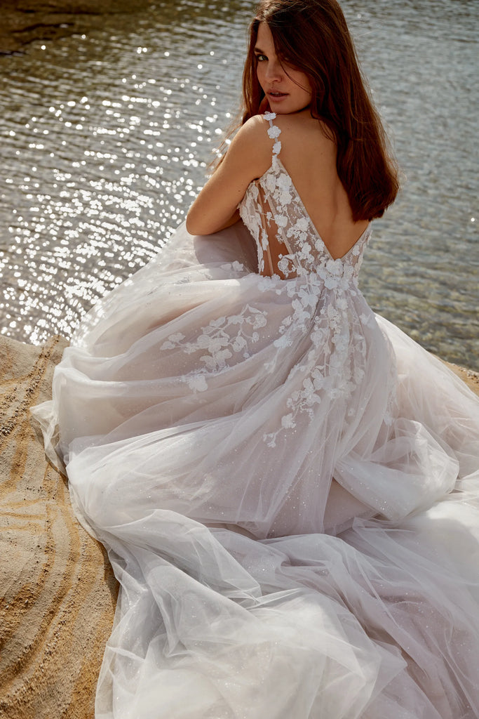 Exquisite Floral Lace Applique Illusion Bodice Tulle A Line Beach Wedding Dresses,WD0587