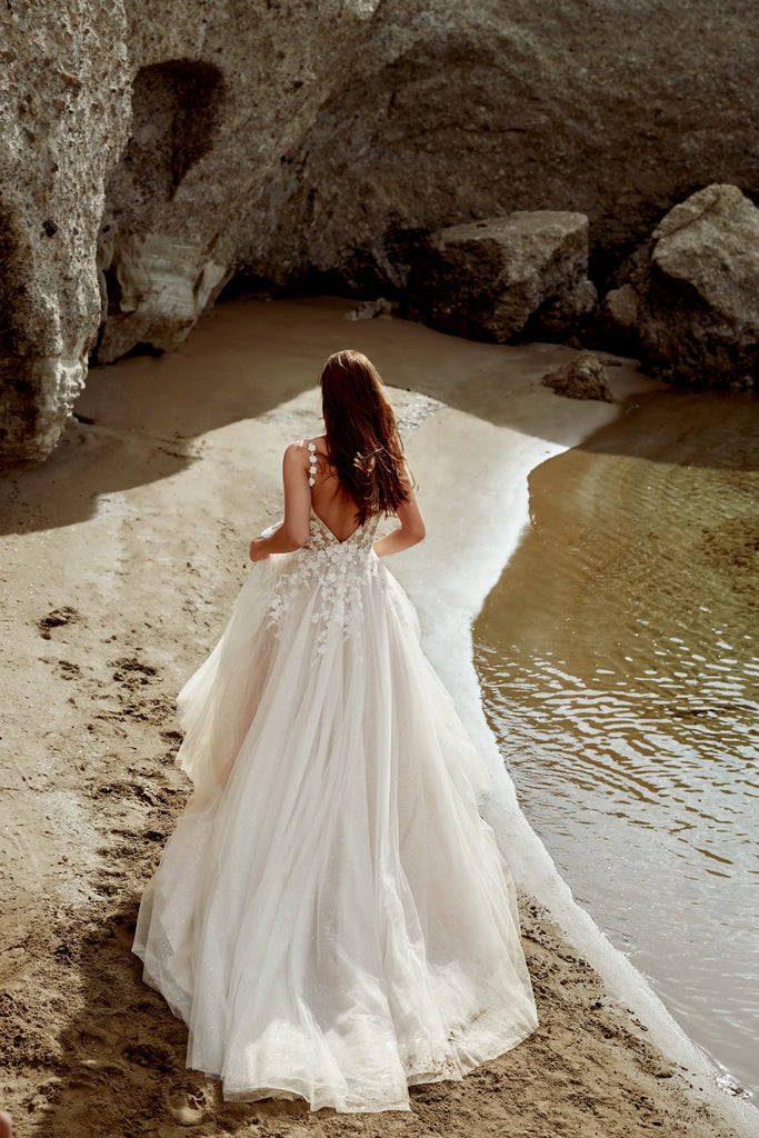 Exquisite Floral Lace Applique Illusion Bodice Tulle A Line Beach Wedding Dresses,WD0587