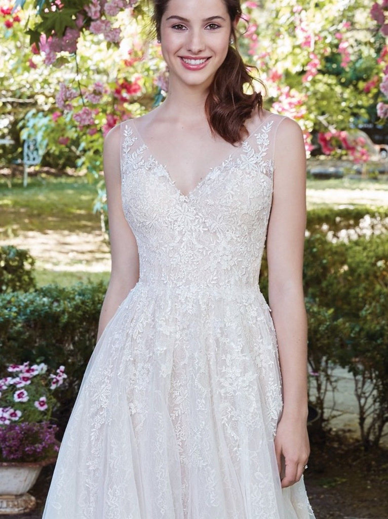 Brand new Embroidery V-neck Elegant Sleeveless Tulle Long Wedding Dress with train, WD0379